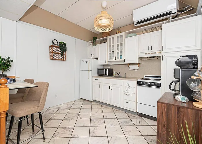 Walk To The & Boardwalk! 2 Bdr Family Condo!