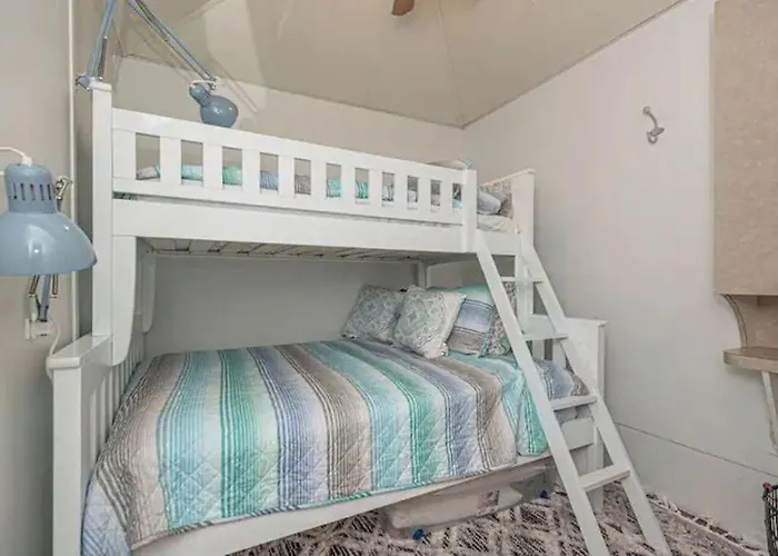 Apartment Walk To The & Boardwalk! 2 Bdr Family Condo!